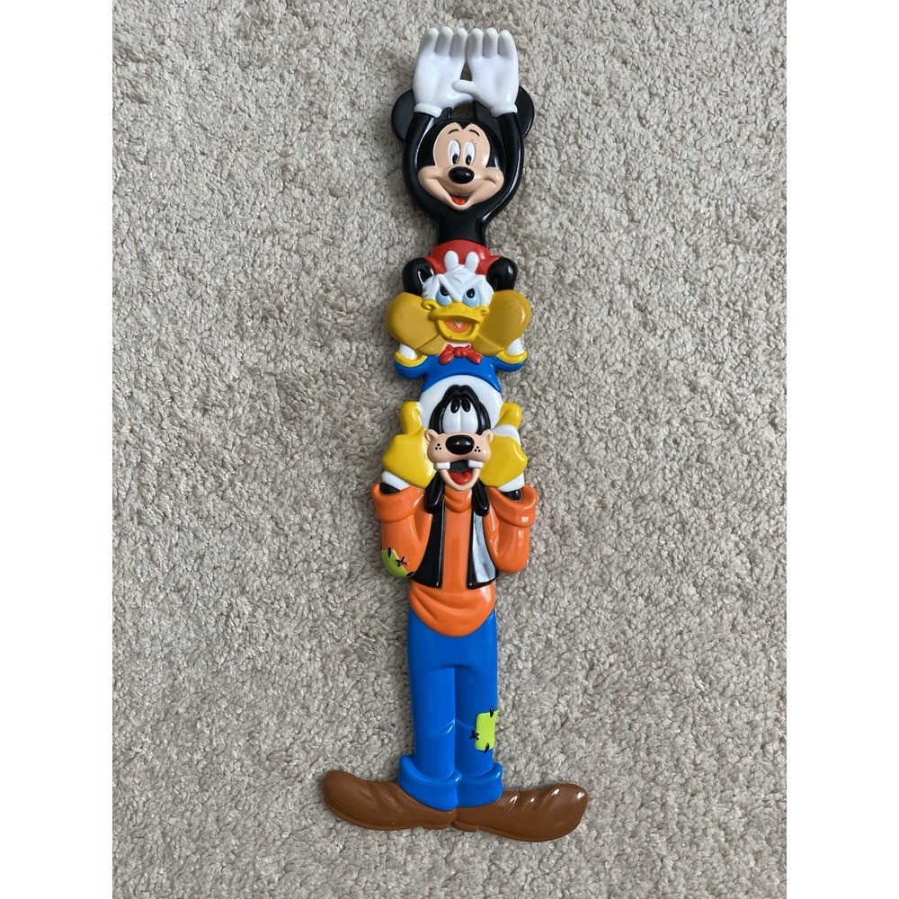Vintage Walt Disney World Stacked Friends Back Scratcher Goofy Mickey Donald‎